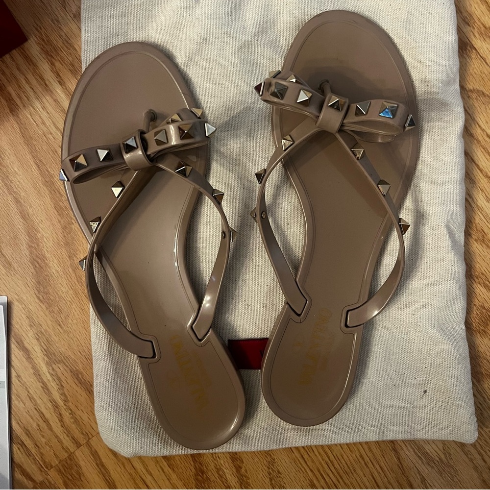 Valentino Rockstad jelly thong shoes